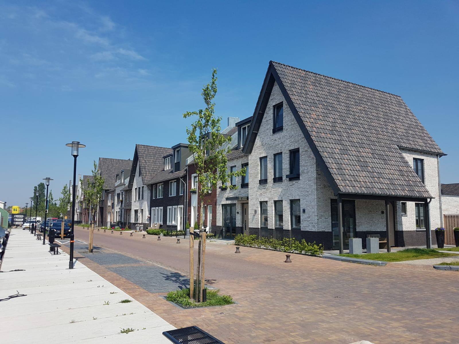 Op de plek van een voormalige betonfabriek, gelegen aan de Ringvaart, komt een woonwijk met ruim 300 woningen.