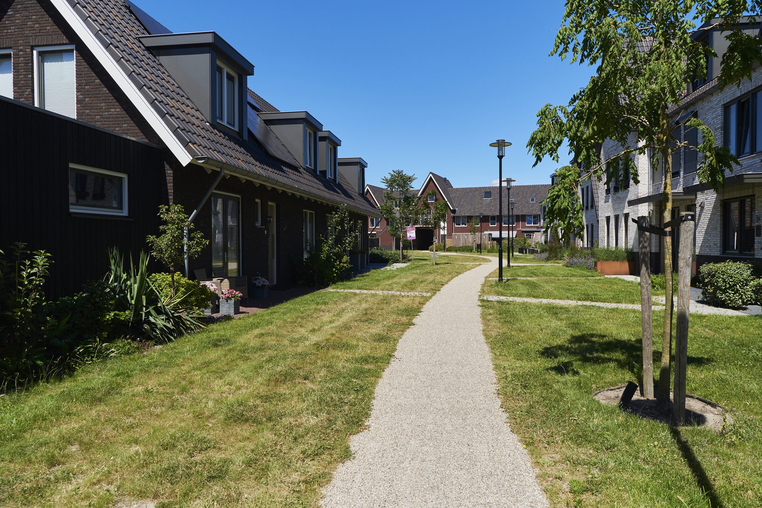 Op de plek van een voormalige betonfabriek, gelegen aan de Ringvaart, komt een woonwijk met ruim 300 woningen.